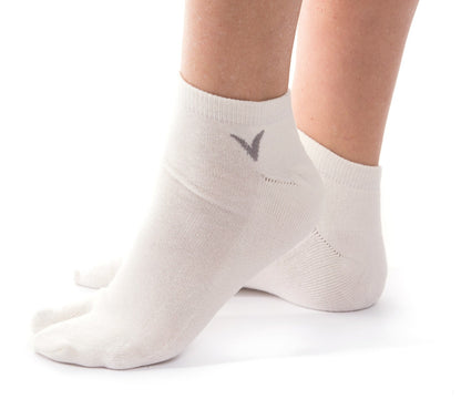 1 Pair - V-Toe Athletic Ankle Height Flip Flop Tabi Big Toe Socks - Black, Grey or White by V-Toe Socks, Inc